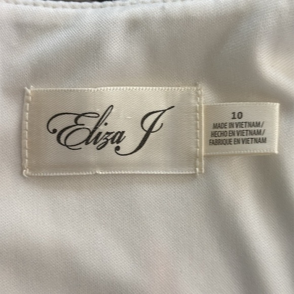 Eliza J Lace Bell Sleeve Shift Dress - Picture 8 of 13